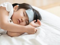 Cara Tepat Mengompres Demam Anak Agar Cepat Turun