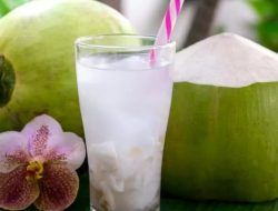 Tips mudah membuat es buah kelapa muda